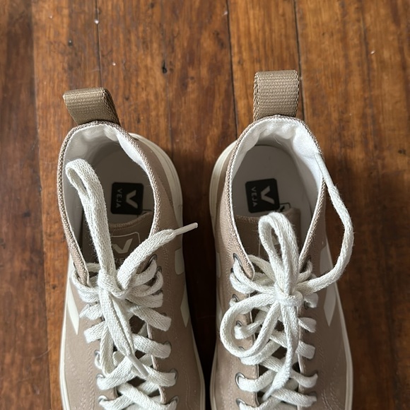 Veja High-Top Sneakers in Beige and Cream - Picture 6 of 7